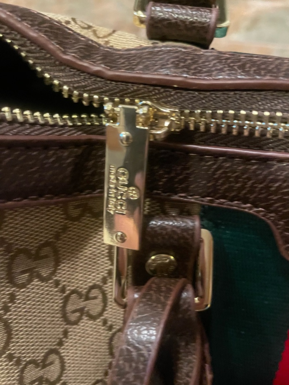 GGee monogram logo duffle bag purse crossbody really nice 😍😍💕 - Picture 4 of 9